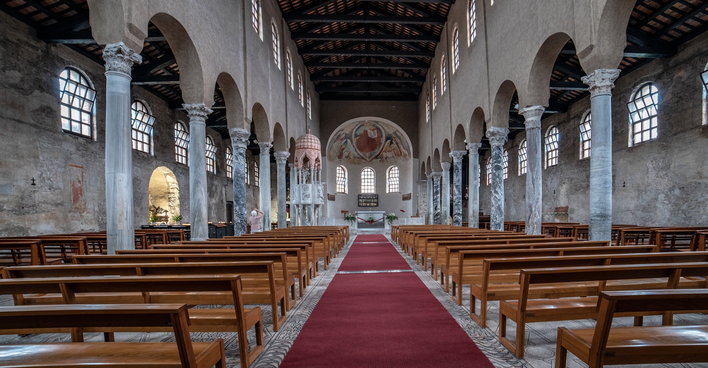 Getting married in the Basilica of St Euphemia in Grado
