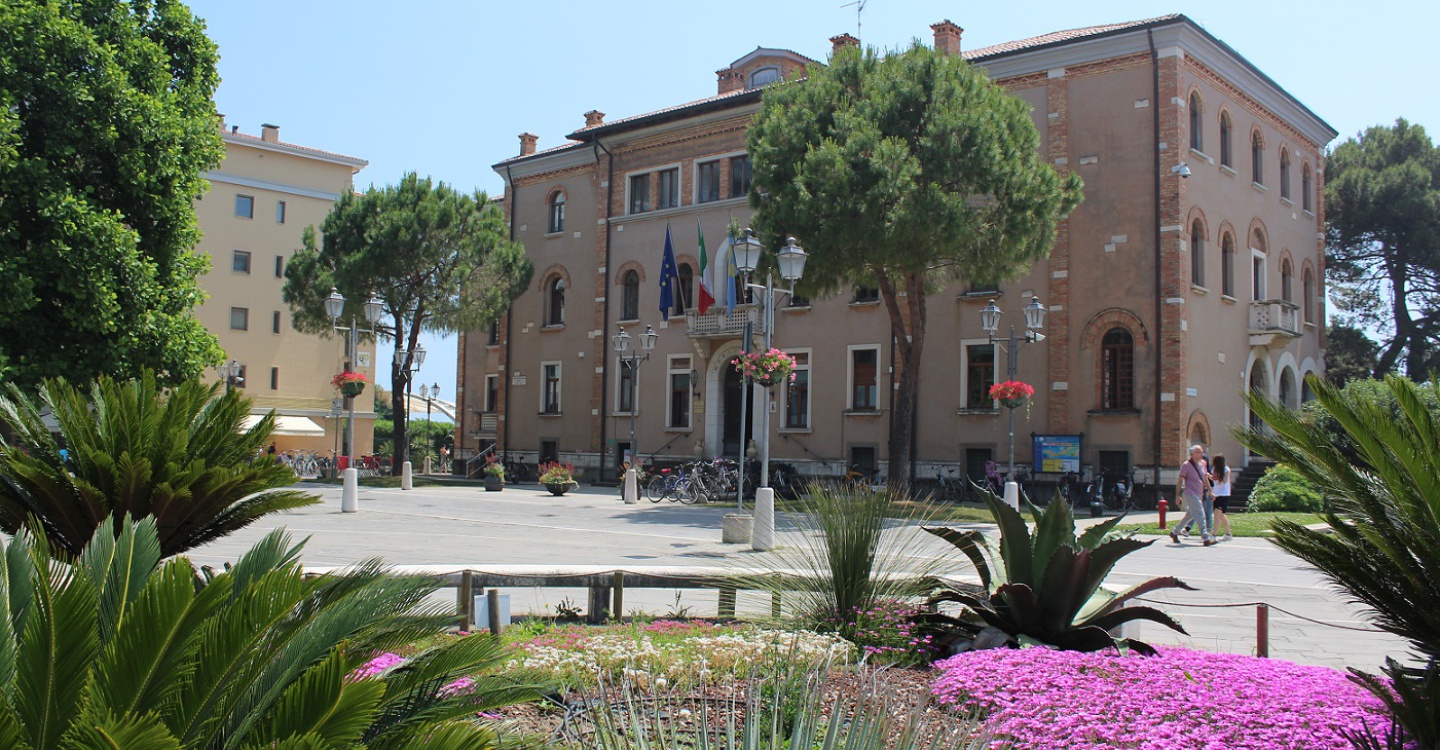 Getting married in Grado City Hall