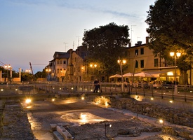 o resti romani in piazza marin di sera.jpg